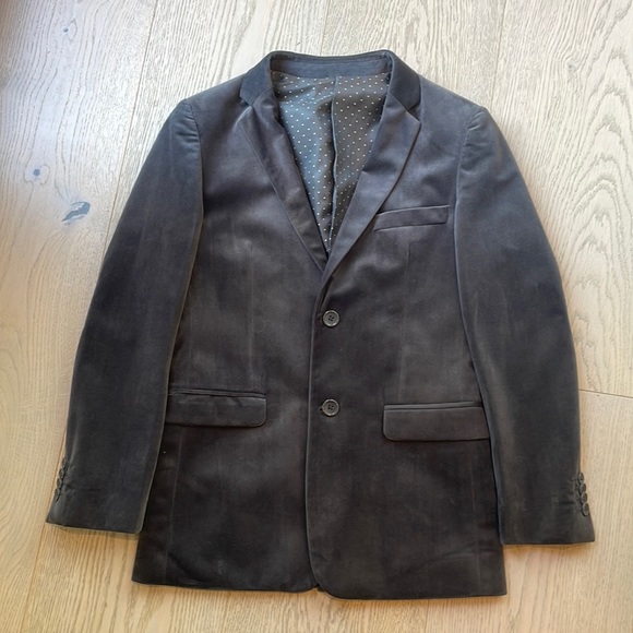 EUC Gorgeous Isaac Mizrahi Grey Boys Blazer size 14. - Picture 1 of 6